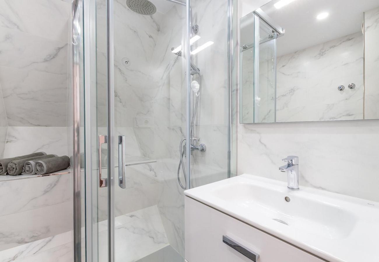 Reformado Apartamento En El Centro Con Vista Al Mar Torremolinos Extérieur photo